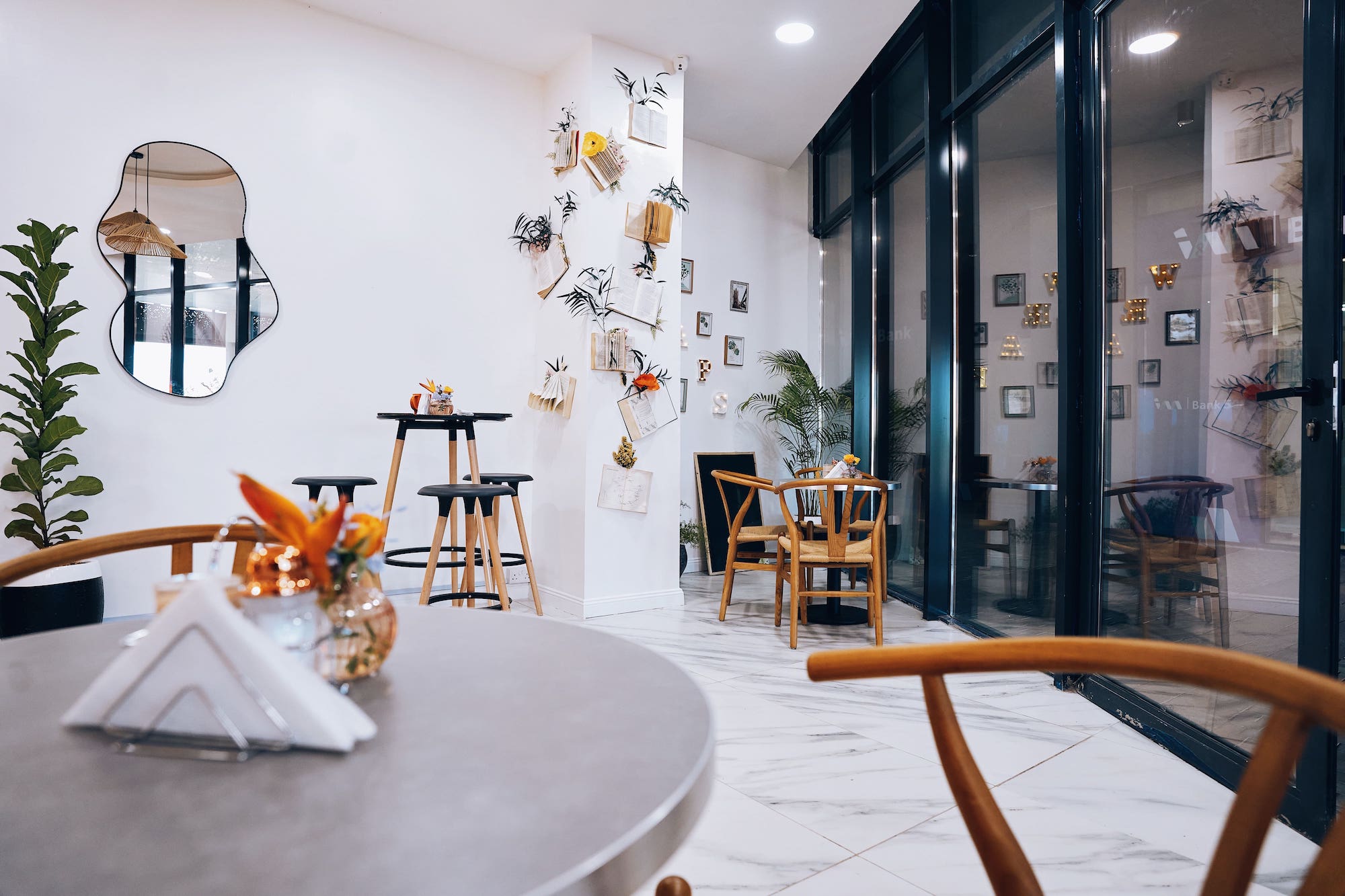 Sweeven Cafe dining room interior